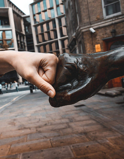 5 знаков зодиака, которые могут подружиться даже со столбом