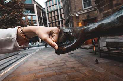 5 знаков зодиака, которые могут подружиться даже со столбом