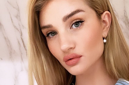 Рози Хантингтон-Уайтли рассказала, как ухаживает за своей кожей