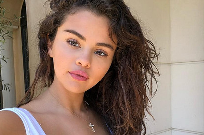 Селена Гомес запустила новую линию купальников (все из-за пересадки почки)