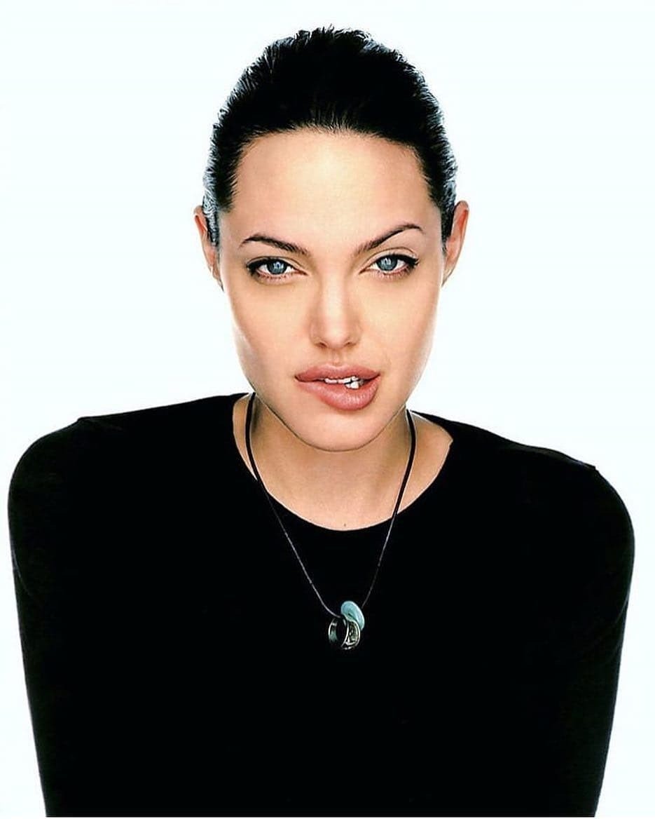 Шарлиз Терон дала комментарий по поводу вражды с Анджелиной Джоли (и обманула)