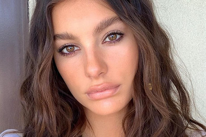 Возлюбленная Леонардо Ди Каприо показала, какие процедуры помогают ей сохранять овал лица