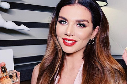 Анна Седокова в прозрачном леопардовом комбинезоне показала фигуру без фотошопа