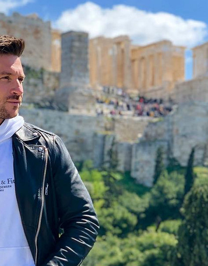 Сергей Лазарев и его сын поздравили подписчиков с Днем Победы