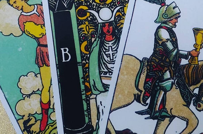 Что ждет тебя на на любовном фронте: недельный таро-прогноз по знакам зодиака