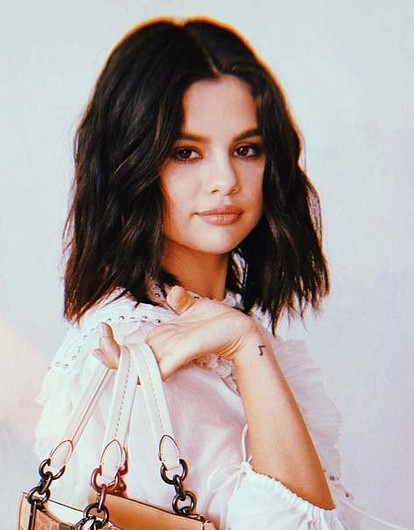 Селена Гомес расплакалась из-за куриных крылышек (видео)