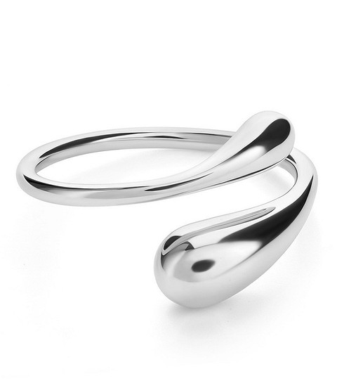 Из линейки «Холод» мы подобрали для тебя серебряное кольцо в виде петли из капель. Его можно носить как отдельно, так и в комплекте с другими кольцами. Это — самый подходящий вариант укра...