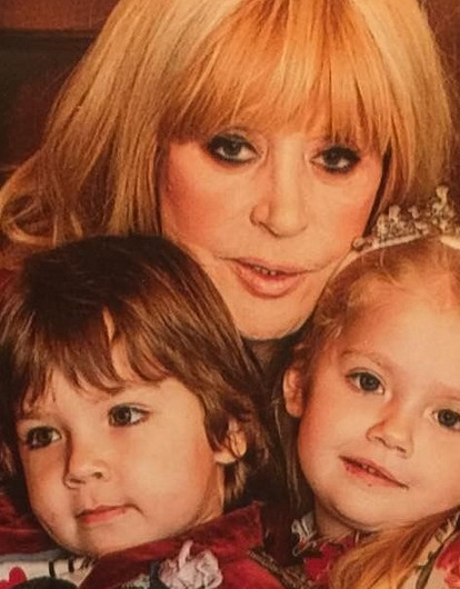 Алла Пугачева показала, как в 70 лет носить красную помаду (и не выглядеть вульгарно)