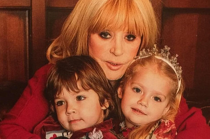 Алла Пугачева показала, как в 70 лет носить красную помаду (и не выглядеть вульгарно)