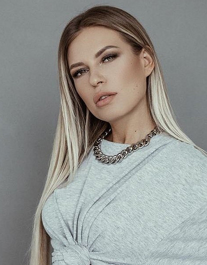 Прошедший реабилитацию отец Риты Дакоты познакомился с внучкой