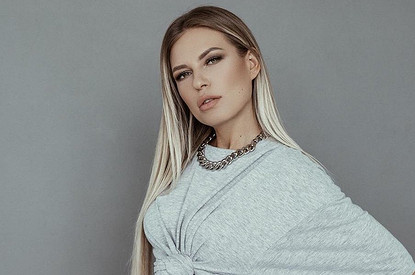 Прошедший реабилитацию отец Риты Дакоты познакомился с внучкой