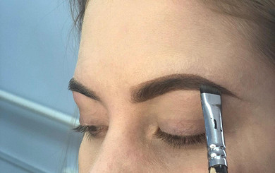 Как правильно рисовать брови карандашом и тенями: топ-5 лайфхаков красивого макияжа