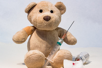 Спорный вопрос: нужно ли делать прививки детям и взрослым