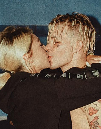 Похудевшая Настя Ивлеева выложила фото в купальнике из отпуска с Элджеем