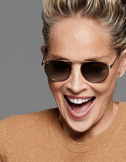 Шэрон Стоун показала страстный танец в рубашке и ботфортах (видео)