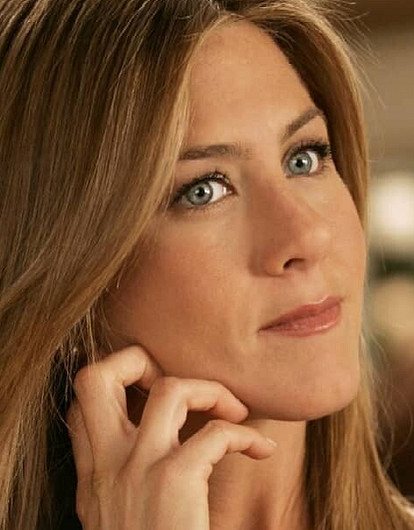 50-летнюю Дженнифер Энистон подловили в купальнике на пляже в Мексике