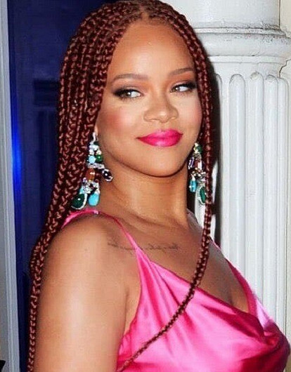 Рианна пришла на презентацию своего бренда в экстремальном мини