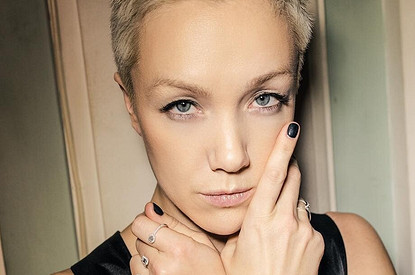 Дарью Мороз сфотографировали обнаженной в обнимку с молодым парнем