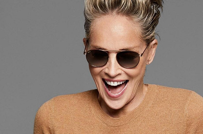 Шэрон Стоун показала страстный танец в рубашке и ботфортах (видео)