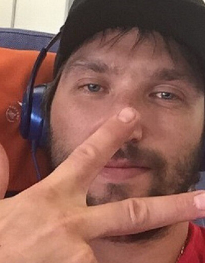 Видео с Александром Овечкиным назвали лучшим мемом года (видео)