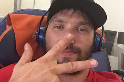 Видео с Александром Овечкиным назвали лучшим мемом года (видео)