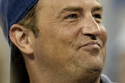 Папарацци впервые за два года «поймали» Мэттью Пэрри на улице (выглядит так себе)