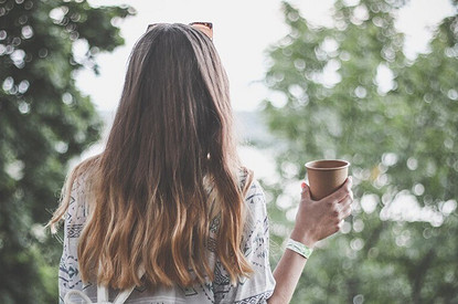 Как использовать репейное масло для волос: 5 правил, которыми нельзя пренебрегать никому