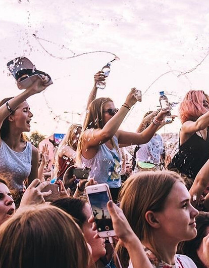 Стали известны имена артистов, которые выступят на инди-сцене VK Fest