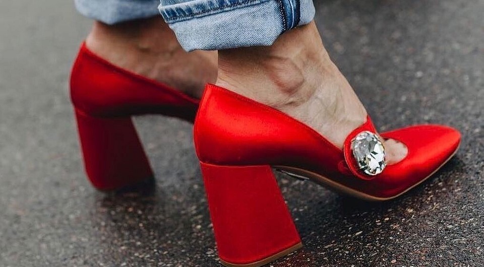 С чем носить красные туфли в 2019 году — последние тенденции