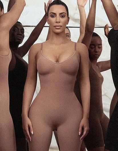 Утягивающее белье Ким Кардашьян оскорбило японцев