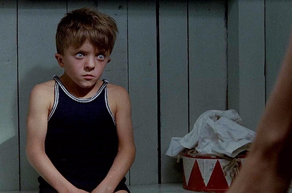 С какого возраста нельзя брать мальчика в женскую раздевалку? Спросили у психолога