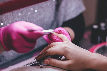 5 признаков некачественного маникюра: как понять, что пора менять мастера