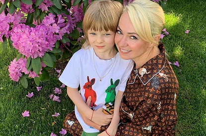 Яна Рудковская втянула сына в свой конфликт с подписчиками