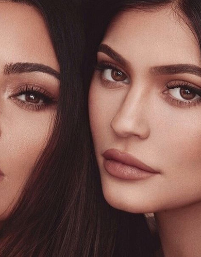 Ким Кардашьян и Кайли Дженнер опубликовали совместное фото своих дочерей