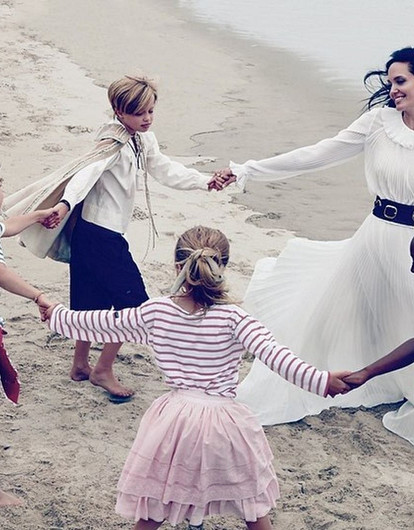 Семеро по лавкам: как сейчас живут Анджелина Джоли и ее дети