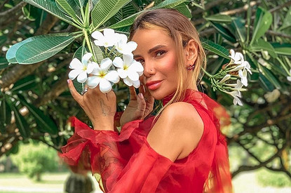 Айза Анохина со съемочной группой попала в шторм в Камбодже