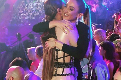 Анна Седакова и Ольга Бузова утешили друг друга на премии МузТВ (видео)