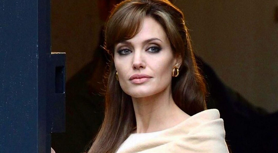 Анджелина Джоли в бешенстве от примирения Питта и Энистон
