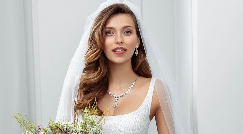 «Не могу сдержаться»: Регина Тодоренко опубликовала свадебные фото для обложки журнала
