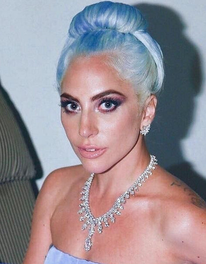 6 украшений звезд по цене квартиры в Москве