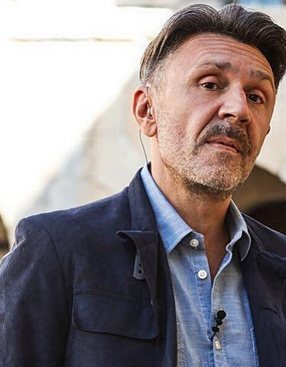 Сергей Шнуров рассказал, кто писал стихи за Собчак в баттле