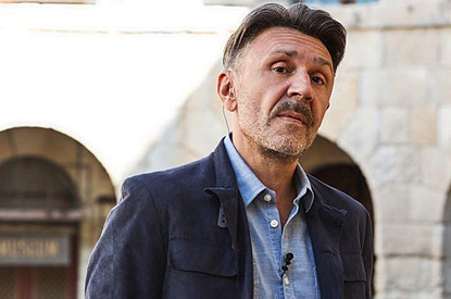 Сергей Шнуров рассказал, кто писал стихи за Собчак в баттле