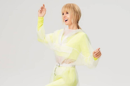 Валерия показала фигуру в бикини и без фотошопа