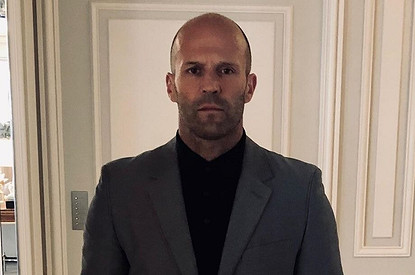 Джейсон Стэтхэм и Конор Макгрегор приняли участие в новом бутылочном челлендже (видео)