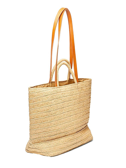 Плетеные сумки и корзины родом из Скандинавии, и они придутся очень кстати в летний период. Ты можешь взять ее не только в магазин, но и на пикник или на пляж, сложив в нее необходимые ве...