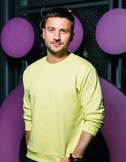 Сергей Лазарев опубликовал откровенное фото в образе Микки Мауса