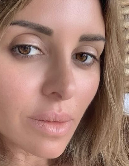 Жена Александра Реввы устроила фотосессию топлес