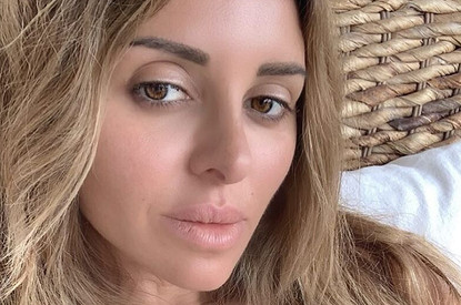 Жена Александра Реввы устроила фотосессию топлес