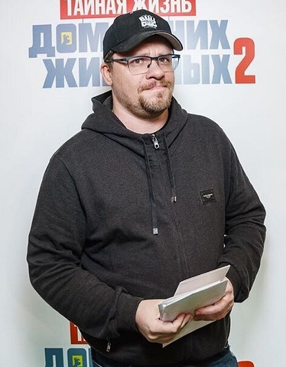 «Решил стать Хайзенбергом»: Гарик Харламов побрился налысо ради подписчиков