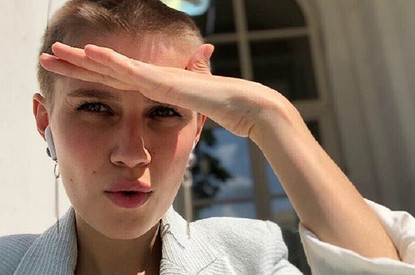 Актрису Дарью Мельникову на фото в купальнике сравнили с мальчиком